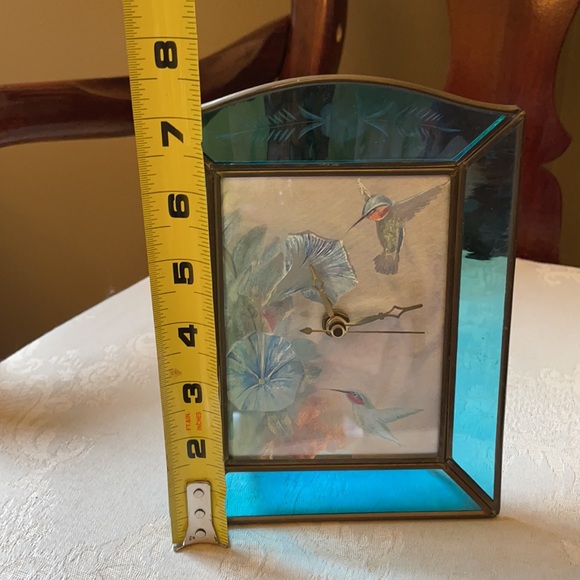 Stunning etched  stained glass/brass clock with satin hummingbirds, works - Picture 9 of 10